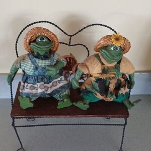 Green Frog Figurines with Straw Hats